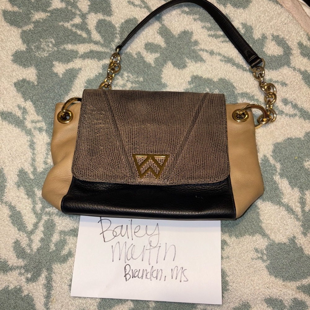 Kelly Wynne purse